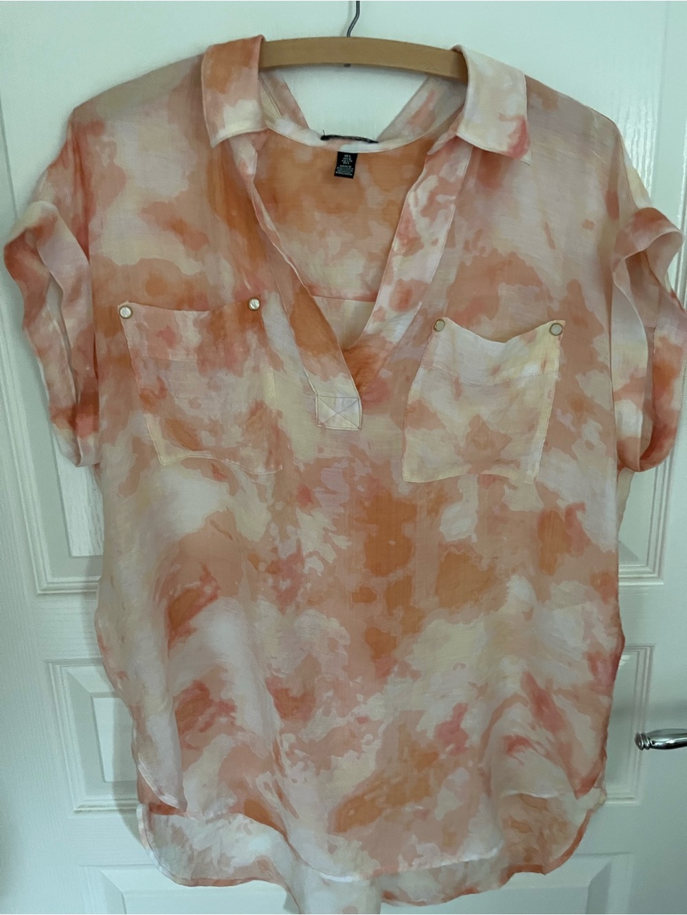 Jones New York Peach & Cream Watercolor V-Neck Blouse SZ L